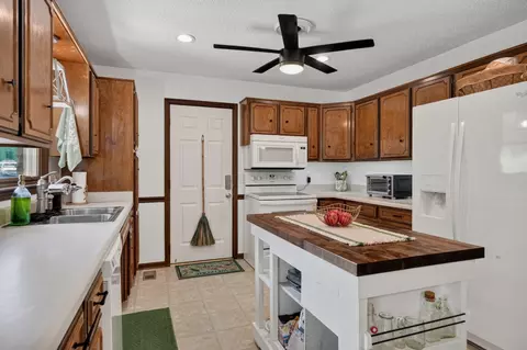 Kitchen - 1377 Chestnut Grove Rd, Morrison, TN 37357 photo 1 of 5