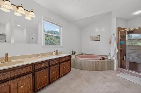 Bath - 1377 Chestnut Grove Rd, Morrison, TN 37357 photo 1 of 9