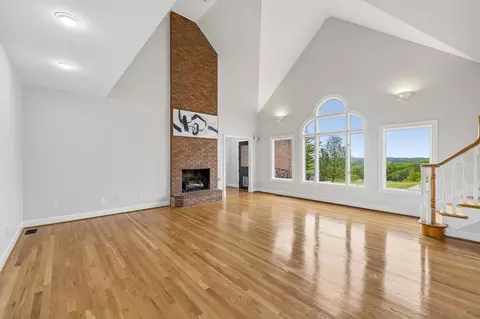 Living - 314 Fairview Rd, Dickson, TN 37055 photo 3 of 6