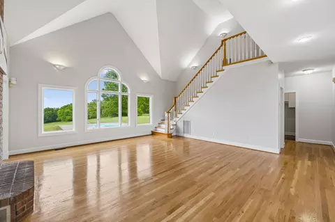 Living - 314 Fairview Rd, Dickson, TN 37055 photo 4 of 6