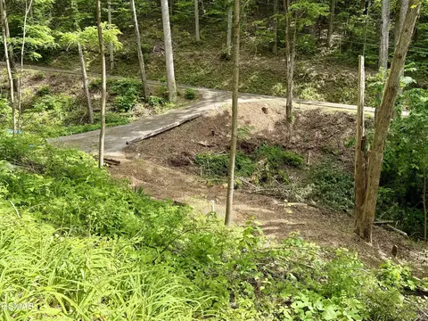 807 Old New Ground Rd, Gatlinburg, TN 37738