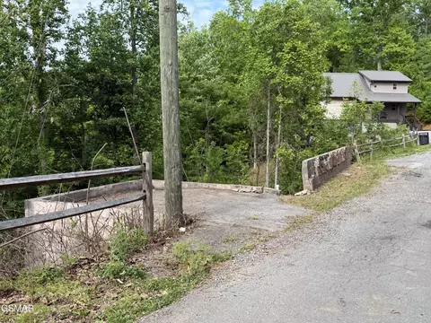 823 Kings Way, Gatlinburg, TN 37738