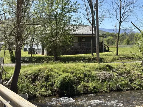 147 Padgett Mill Rd, Cosby, TN 37722