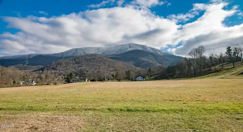 5 Tarwater Ln, Sevierville, TN 37862