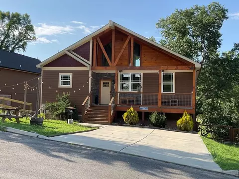 3146 Cherokee Valley Dr, Pigeon Forge, TN 37862