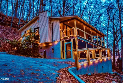 1816 Saint Moritz Dr, Gatlinburg, TN 37738