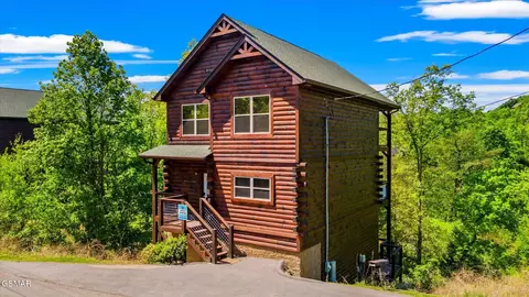 2243 Wingspan Dr, Sevierville, TN 37876
