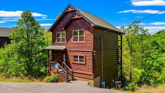 2243 Wingspan Dr, Sevierville, TN 37876
