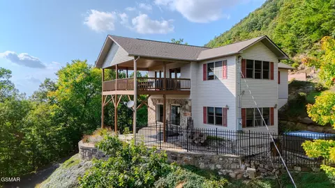 954 Pawnee Ct, Sevierville, TN 37876