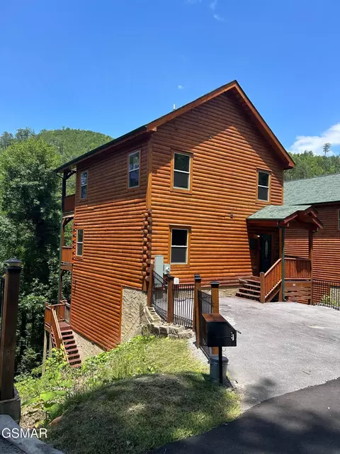 842 Black Bear Cub Way, Sevierville, TN 37862