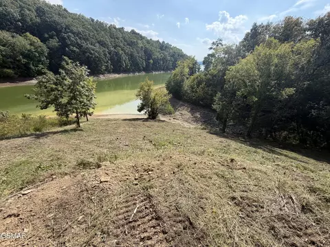 30 Stone Shore Way, Dandridge, TN 37725