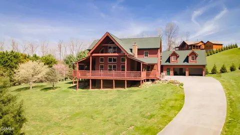 3385 Clear Valley Dr, Sevierville, TN 37862