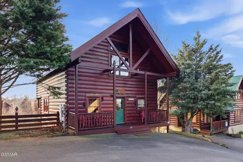 1091 Towering Oaks Dr, Sevierville, TN 37876