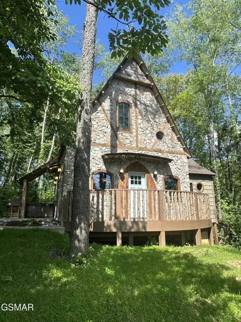 970 Douglas Dam Rd, Kodak, TN 37764