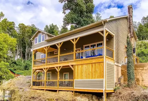 260 Circle Dr, Gatlinburg, TN 37738