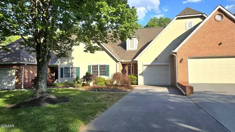 375 Paine Lake Dr, Sevierville, TN 37862