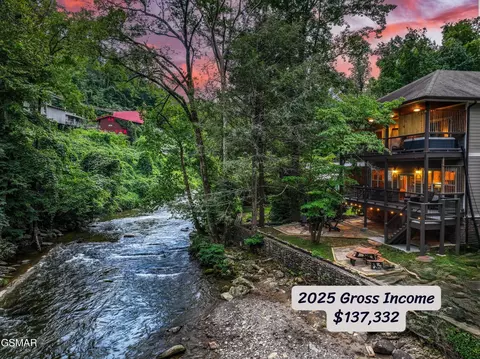 510 Hemlock St, Gatlinburg, TN 37738