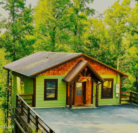 344 Silverbell Hgts Ln, Gatlinburg, TN 37738