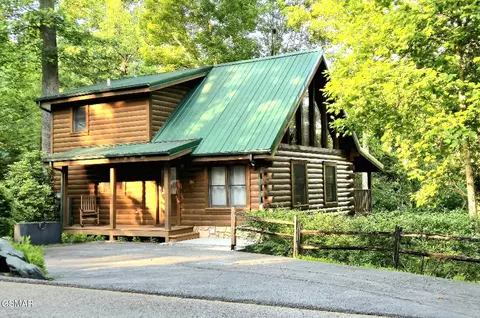 742 Yona Trail Way, Gatlinburg, TN 37738