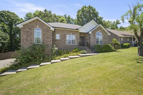4092 Summit Dr, Greenbrier, TN 37073