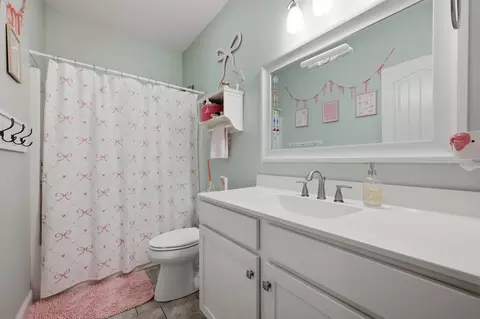 Bath - 1107 Glendale Dr, Dickson, TN 37055 photo 3 of 3
