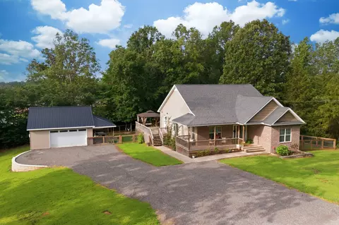 Exterior - 1107 Glendale Dr, Dickson, TN 37055 photo 4 of 9