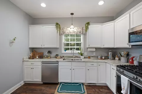 Kitchen - 1107 Glendale Dr, Dickson, TN 37055 photo 4 of 4
