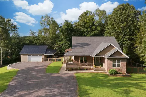 Exterior - 1107 Glendale Dr, Dickson, TN 37055 photo 8 of 9
