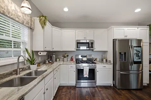 Kitchen - 1107 Glendale Dr, Dickson, TN 37055 photo 2 of 4