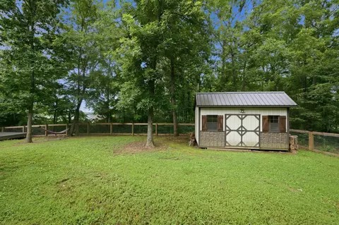Exterior - 1107 Glendale Dr, Dickson, TN 37055 photo 5 of 9
