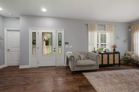 Entry Way - 1107 Glendale Dr, Dickson, TN 37055 photo 3 of 3