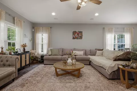 Living - 1107 Glendale Dr, Dickson, TN 37055 photo 1 of 1