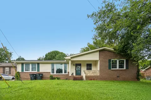 2821 Creekview Dr, Nashville, TN 37217