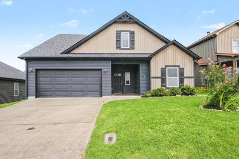 928 Talon Hills Dr, Clarksville, TN 37040