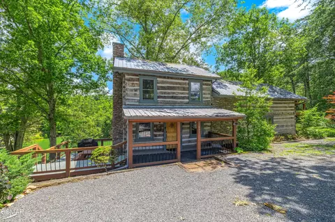 1601 Ponderosa Dr, Dandridge, TN 37725