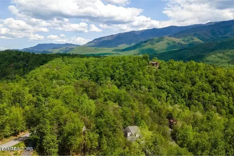 71 Vixen Run, Gatlinburg, TN 37738