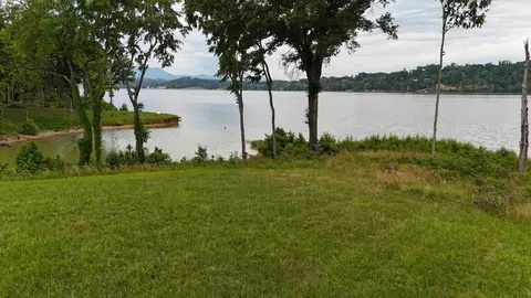 44 English Mountain Pt, Baneberry, TN 37890
