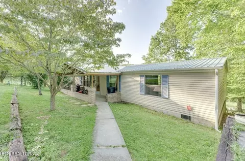 904 Woodview Way, Strawberry Plains, TN 37871