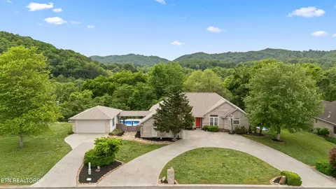 111 Tradewind St, Clinton, TN 37716