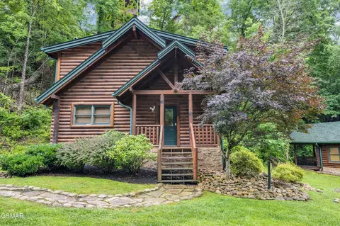 644 Gatlinburg Falls Way, Gatlinburg, TN 37738