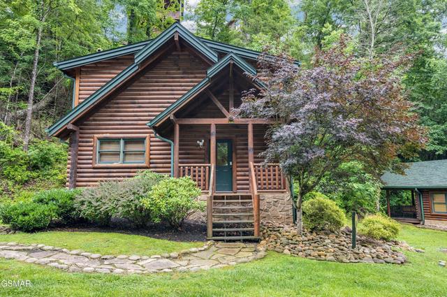 644 Gatlinburg Falls Way, Gatlinburg, TN 37738