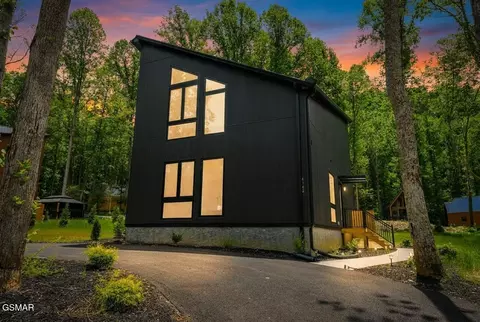 4142 Fontaine Way, Gatlinburg, TN 37738