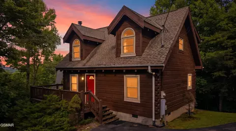 419 Matterhorn Dr, Gatlinburg, TN 37738