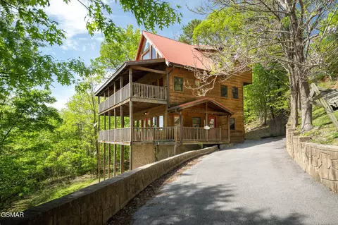 3129 Smokies Edge Rd, Sevierville, TN 37862