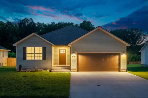 1574 Fredrick Dr, Clarksville, TN 37042