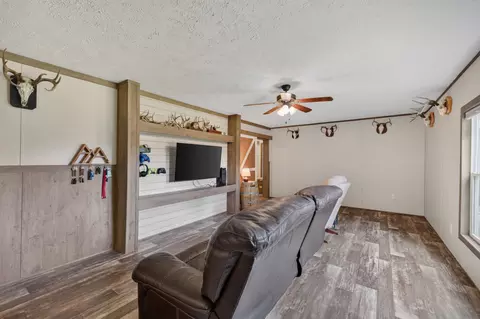 Living - 155 Earls Rd, Dover, TN 37058 photo 2 of 2
