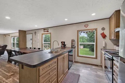Kitchen - 155 Earls Rd, Dover, TN 37058 photo 4 of 5