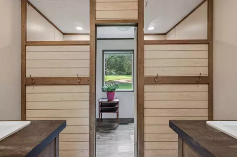 Entry Way - 155 Earls Rd, Dover, TN 37058 photo 6 of 8