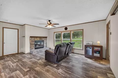 Living - 155 Earls Rd, Dover, TN 37058 photo 1 of 2