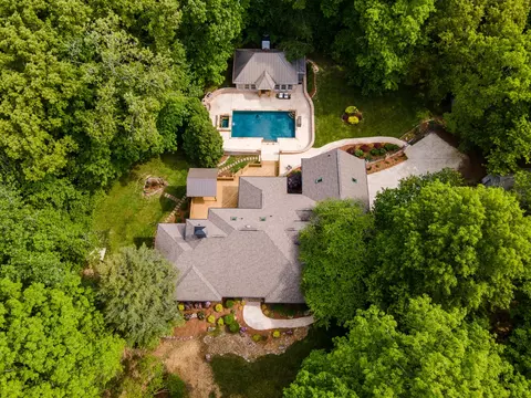72 Cool Springs Rd, Signal Mountain, TN 37377